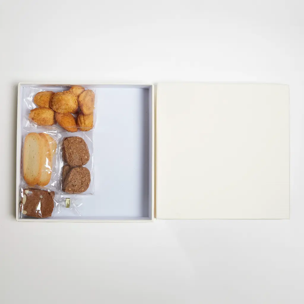 Gift biscuit Ivory neck box